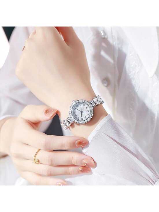 Women\'s Silver White Analog Quartz Petal Casual Bracelet Simulated Luxury Watch main image 4
